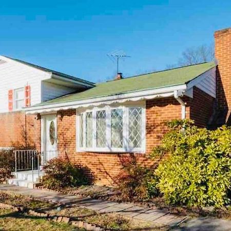 Newly Renovated Charming Home With Parking 포트 워싱턴 외부 사진