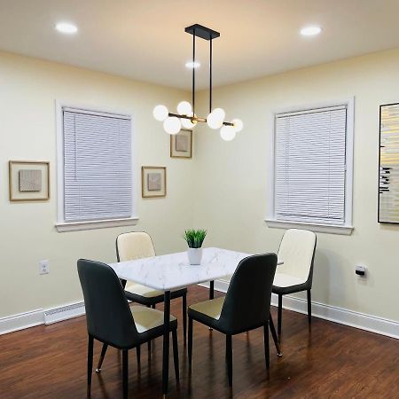 Newly Renovated Charming Home With Parking 포트 워싱턴 외부 사진