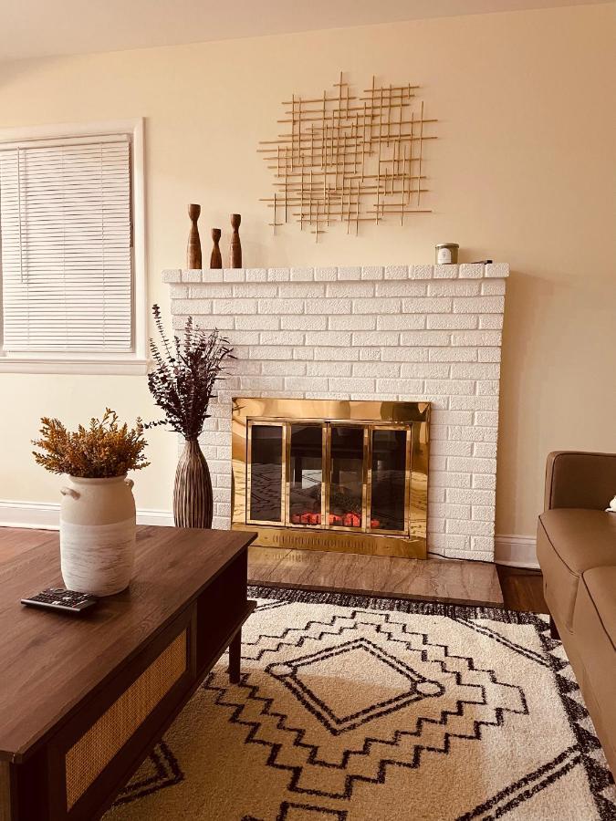 Newly Renovated Charming Home With Parking 포트 워싱턴 외부 사진