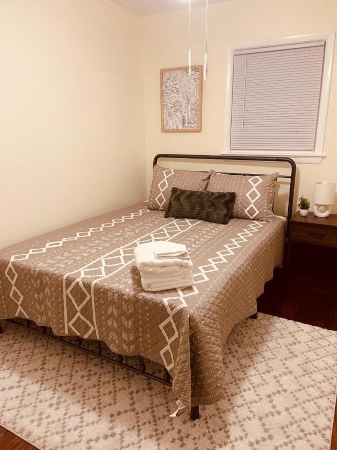 Newly Renovated Charming Home With Parking 포트 워싱턴 외부 사진