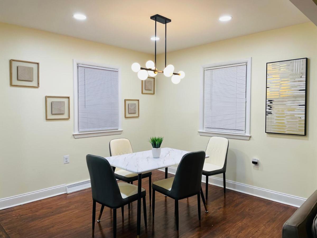 Newly Renovated Charming Home With Parking 포트 워싱턴 외부 사진