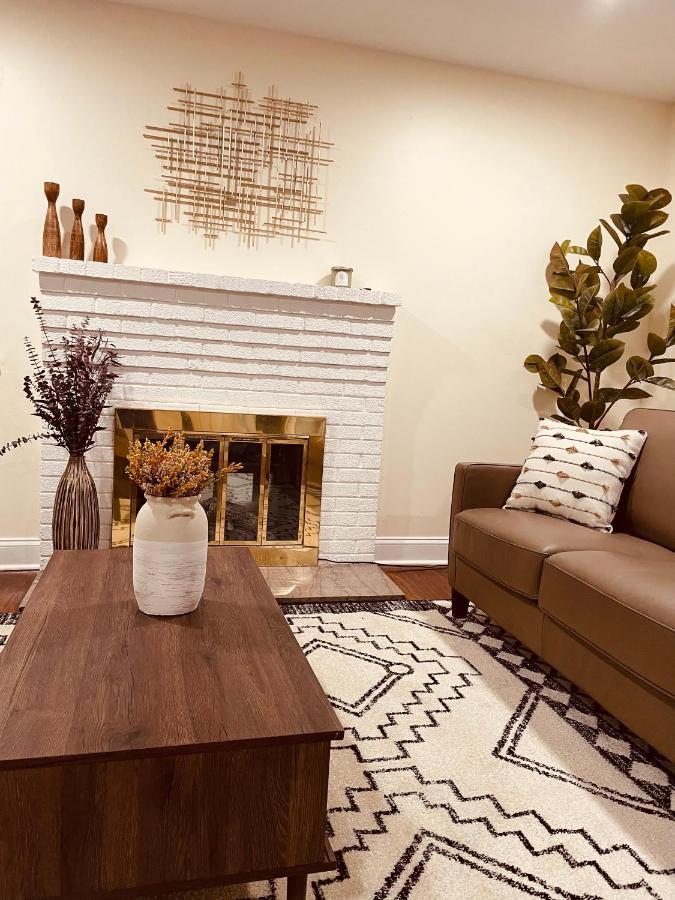 Newly Renovated Charming Home With Parking 포트 워싱턴 외부 사진