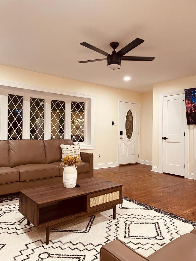 Newly Renovated Charming Home With Parking 포트 워싱턴 외부 사진
